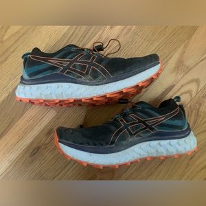 TRABUCO MAX
Women's Trail Running Shoes -used, good condition-